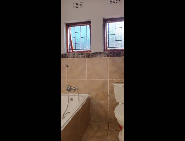 2 BEDROOM FREESTANDING FOR SALE IN HIGH RIDGE